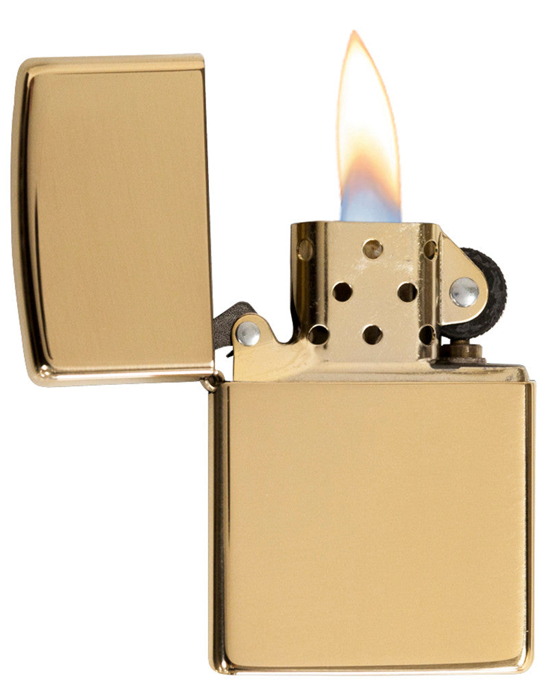 Frontansicht 3/4 Winkel Zippo Feuerzeug Armor High Polish Brass Basis Modell geöffnet mit Flamme