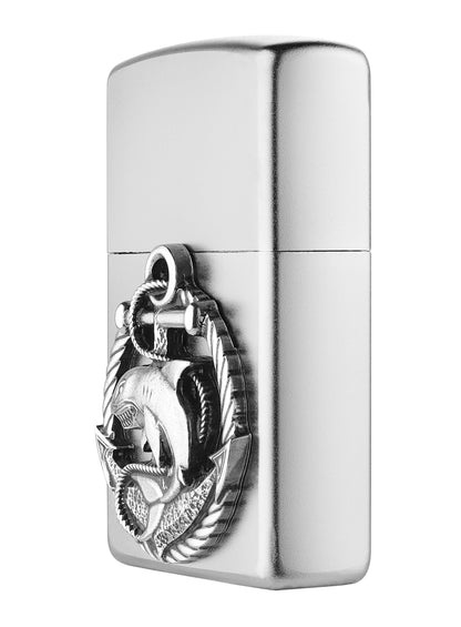 Seitenansicht Zippo Feuerzeug Satin Chrome Emblem mit Hai und Anker