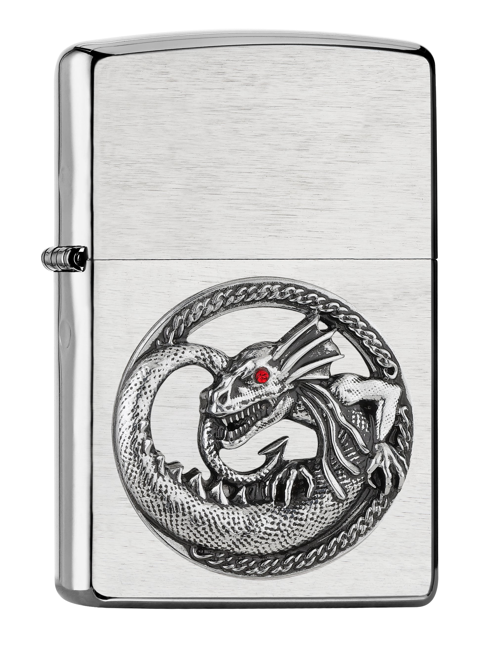 Zippo Feuerzeug Frontansicht ¾ Winkel gebürstetes Chrom mit Emblem von einem kleinen Drachen mit rotem Auge in einem Ring