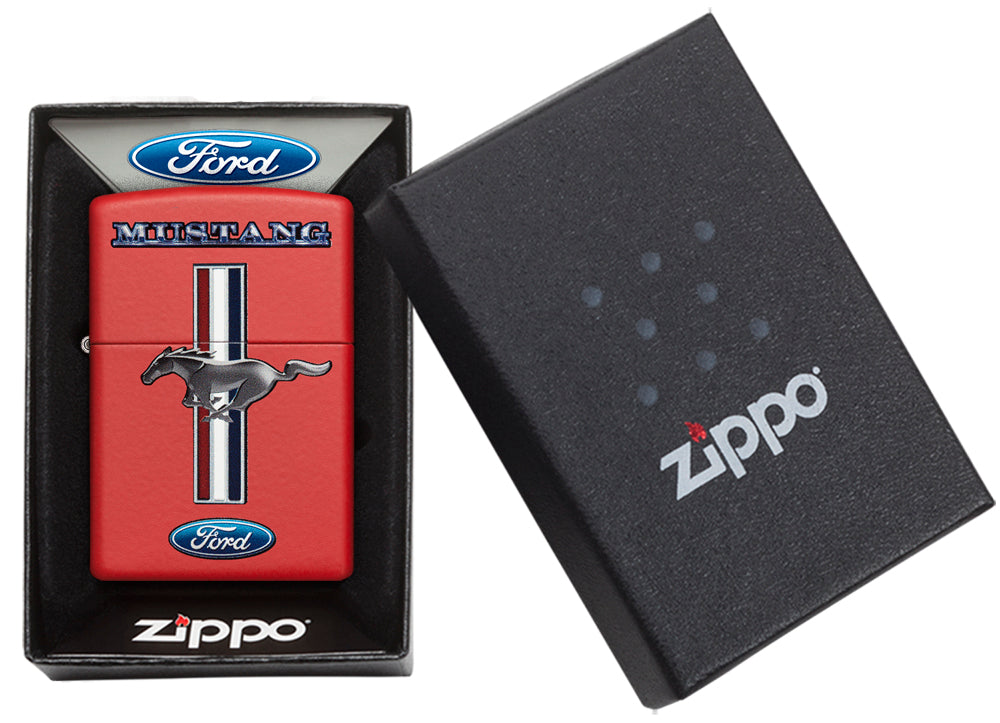 Zippo Feuerzeug rot mit Ford Mustang Logo in offenem Karton